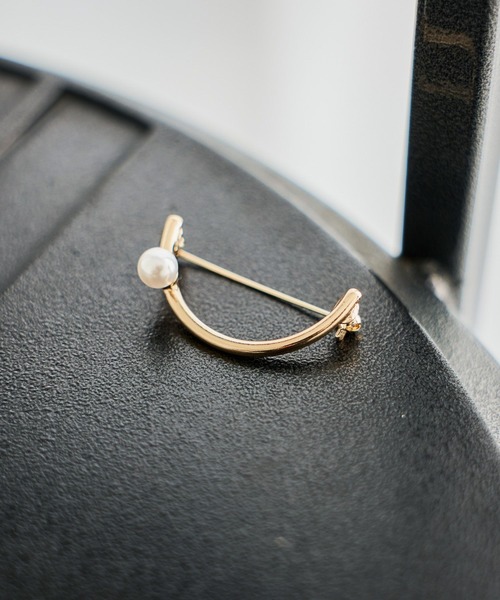 studio CLIP(スタディオクリップ)の「セミサークルパールブローチ(ブローチ/コサージュ・レディース・その他2/その他1・FREE)」の2枚目の写真