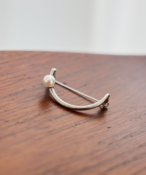 studio CLIP(スタディオクリップ)の「セミサークルパールブローチ(ブローチ/コサージュ・レディース・その他2/その他1・FREE)」の1枚目の写真