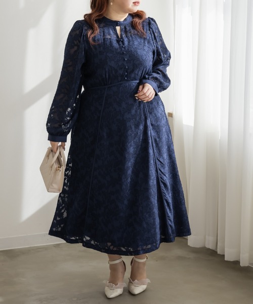 CLETTE(クレット)の「CLETTEオリジナルパイピングデザインシアー花柄ワンピース(ワンピース・レディース・ブルー/ネイビー/ラベンダー・4L/3L/LL)」の4枚目の写真