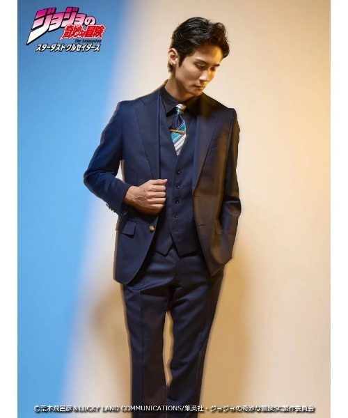 Perfect Suit FActory（パーフェクトスーツファクトリー）の「アニメ『ジョジョの奇妙な冒険 スターダストクルセイダース』セットアップベスト【空条承太郎】（スーツベスト・メンズ・ネイビー・3L/LL/L/M/S/SS）」の10枚目の写真