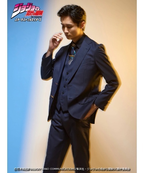 Perfect Suit FActory（パーフェクトスーツファクトリー）の「アニメ『ジョジョの奇妙な冒険 スターダストクルセイダース』セットアップベスト【空条承太郎】（スーツベスト・メンズ・ネイビー・3L/LL/L/M/S/SS）」の8枚目の写真