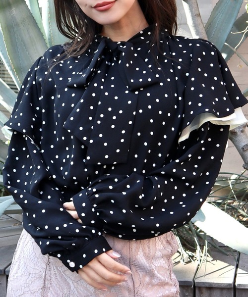 CECIL McBEE(セシルマクビー)の「ドット柄棒タイ2枚フリルブラウス(シャツ/ブラウス・レディース・アイボリー/ブラック・MEDIUM)」の2枚目の写真