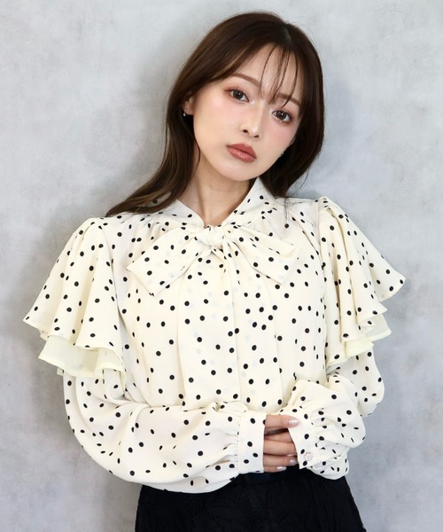 CECIL McBEE(セシルマクビー)の「ドット柄棒タイ2枚フリルブラウス(シャツ/ブラウス・レディース・アイボリー/ブラック・MEDIUM)」の4枚目の写真