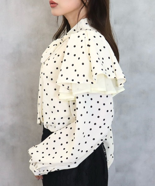CECIL McBEE(セシルマクビー)の「ドット柄棒タイ2枚フリルブラウス(シャツ/ブラウス・レディース・アイボリー/ブラック・MEDIUM)」の5枚目の写真