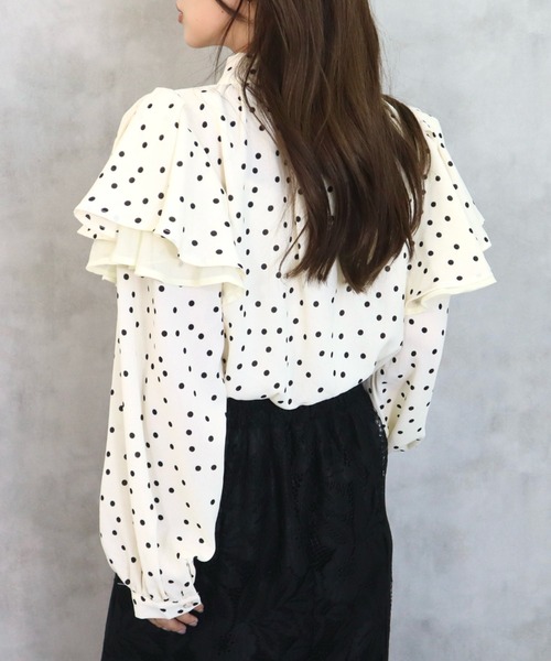 CECIL McBEE(セシルマクビー)の「ドット柄棒タイ2枚フリルブラウス(シャツ/ブラウス・レディース・アイボリー/ブラック・MEDIUM)」の6枚目の写真