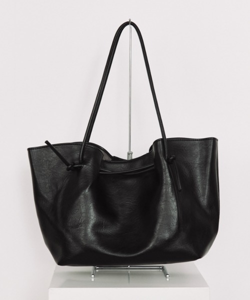 arholiday.standard(エーアールホリデースタンダード)の「long shoulder tuck tote bag / ロングショルダータックトートバッグ(トートバッグ・レディース・ブラック・FREE)」の2枚目の写真
