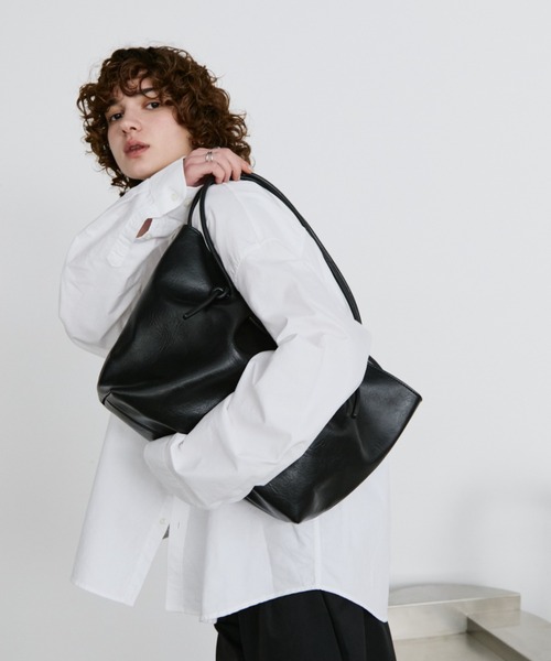 arholiday.standard(エーアールホリデースタンダード)の「long shoulder tuck tote bag / ロングショルダータックトートバッグ(トートバッグ・レディース・ブラック・FREE)」の9枚目の写真