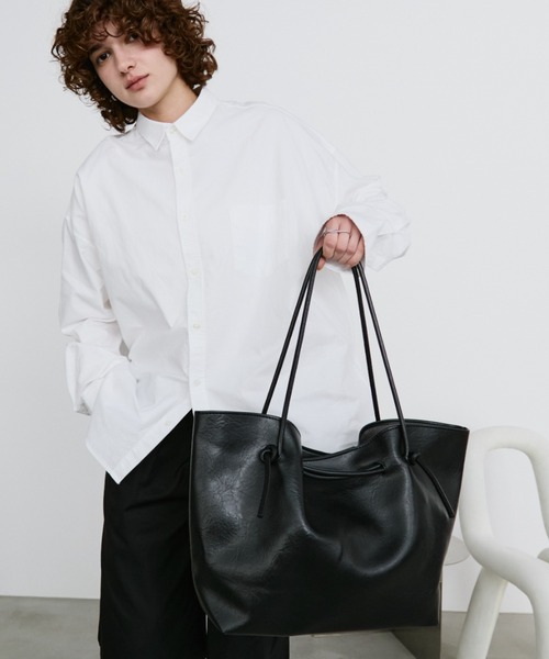 arholiday.standard(エーアールホリデースタンダード)の「long shoulder tuck tote bag / ロングショルダータックトートバッグ(トートバッグ・レディース・ブラック・FREE)」の12枚目の写真