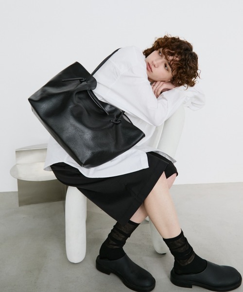 arholiday.standard(エーアールホリデースタンダード)の「long shoulder tuck tote bag / ロングショルダータックトートバッグ(トートバッグ・レディース・ブラック・FREE)」の8枚目の写真
