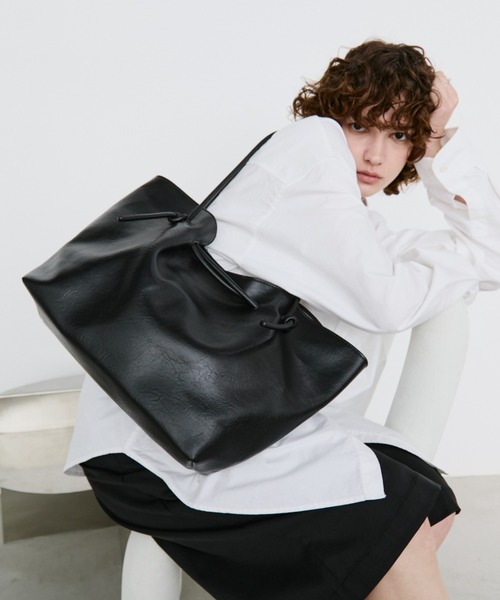 arholiday.standard(エーアールホリデースタンダード)の「long shoulder tuck tote bag / ロングショルダータックトートバッグ(トートバッグ・レディース・ブラック・FREE)」の11枚目の写真