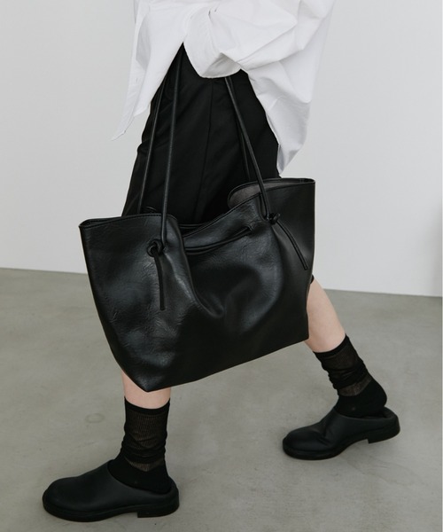 arholiday.standard(エーアールホリデースタンダード)の「long shoulder tuck tote bag / ロングショルダータックトートバッグ(トートバッグ・レディース・ブラック・FREE)」の14枚目の写真