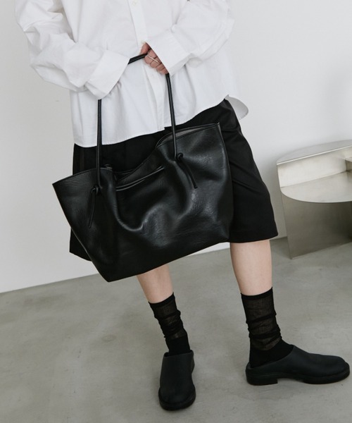 arholiday.standard(エーアールホリデースタンダード)の「long shoulder tuck tote bag / ロングショルダータックトートバッグ(トートバッグ・レディース・ブラック・FREE)」の7枚目の写真