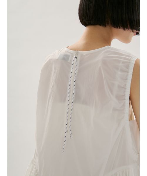 emmi（エミ）の「ギャザーフォルムナイロンワンピース（ワンピース・レディース・オフホワイト/ブラック/イエロー/レッド・1/0）」の10枚目の写真