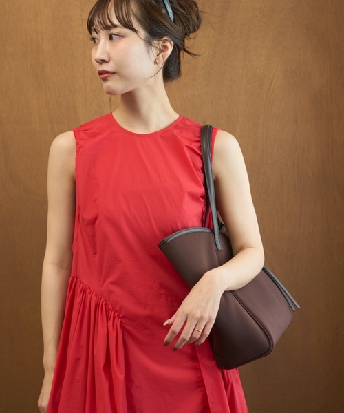 emmi（エミ）の「ギャザーフォルムナイロンワンピース（ワンピース・レディース・オフホワイト/ブラック/イエロー/レッド・1/0）」の17枚目の写真