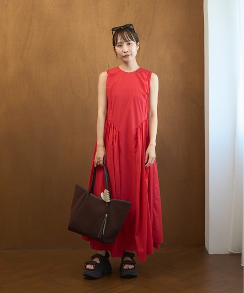 emmi（エミ）の「ギャザーフォルムナイロンワンピース（ワンピース・レディース・オフホワイト/ブラック/イエロー/レッド・1/0）」の15枚目の写真