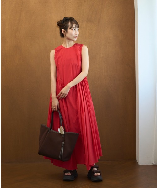 emmi（エミ）の「ギャザーフォルムナイロンワンピース（ワンピース・レディース・オフホワイト/ブラック/イエロー/レッド・1/0）」の16枚目の写真