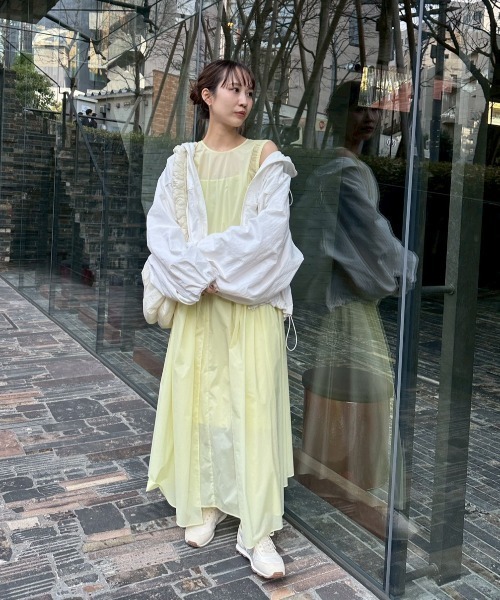 emmi（エミ）の「ギャザーフォルムナイロンワンピース（ワンピース・レディース・オフホワイト/ブラック/イエロー/レッド・1/0）」の19枚目の写真