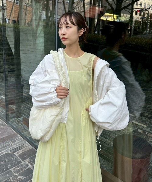 emmi（エミ）の「ギャザーフォルムナイロンワンピース（ワンピース・レディース・オフホワイト/ブラック/イエロー/レッド・1/0）」の22枚目の写真