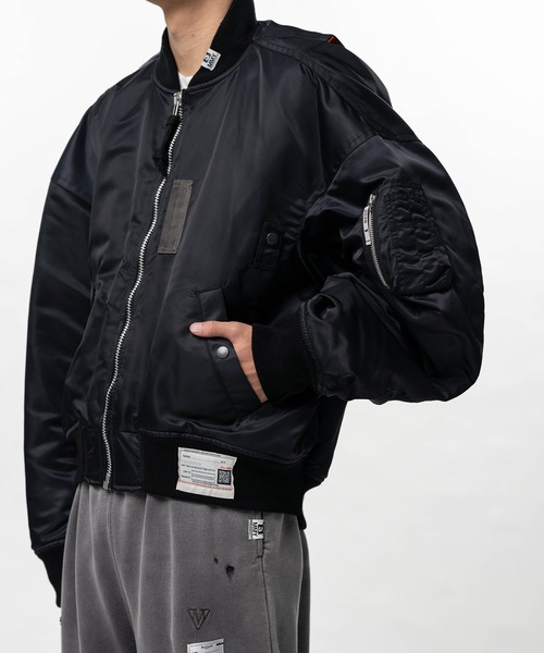 Maison MIHARA YASUHIRO（メゾンミハラヤスヒロ）の「【MIHARAYASUHIRO/ミハラヤスヒロ】BACK VEST BOMBER JACKET（MA-1・メンズ・カーキ/ブラック・48/46/44）」の2枚目の写真