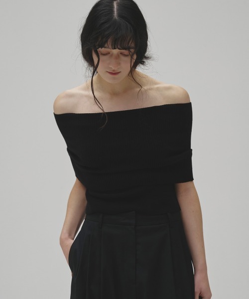 TODAYFUL（トゥデイフル）の「Seamless Offshoulder Knit（ニット/セーター・レディース・ライトグリーン/ブラウン/ブラック・FREE）」の2枚目の写真