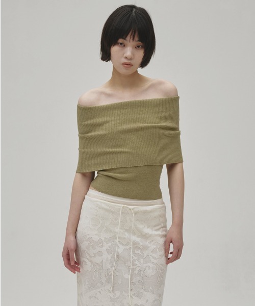 TODAYFUL（トゥデイフル）の「Seamless Offshoulder Knit（ニット/セーター・レディース・ライトグリーン/ブラウン/ブラック・FREE）」の4枚目の写真