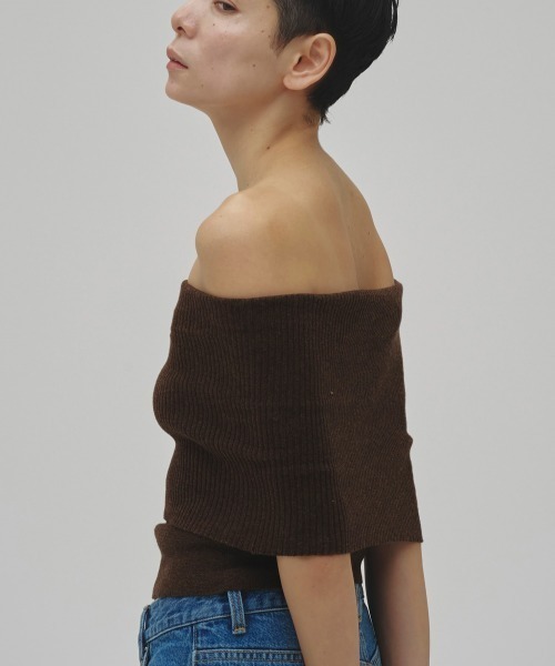 TODAYFUL（トゥデイフル）の「Seamless Offshoulder Knit（ニット/セーター・レディース・ライトグリーン/ブラウン/ブラック・FREE）」の6枚目の写真