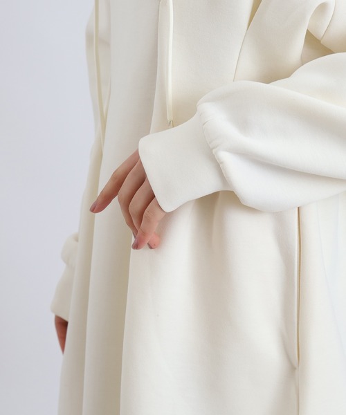 ASTORIA ODIER（アストリアオディール）の「スフレタッチミニパーカーワンピース（ワンピース・レディース・ラベンダー/アイボリー/ライトグレー・MEDIUM）」の15枚目の写真