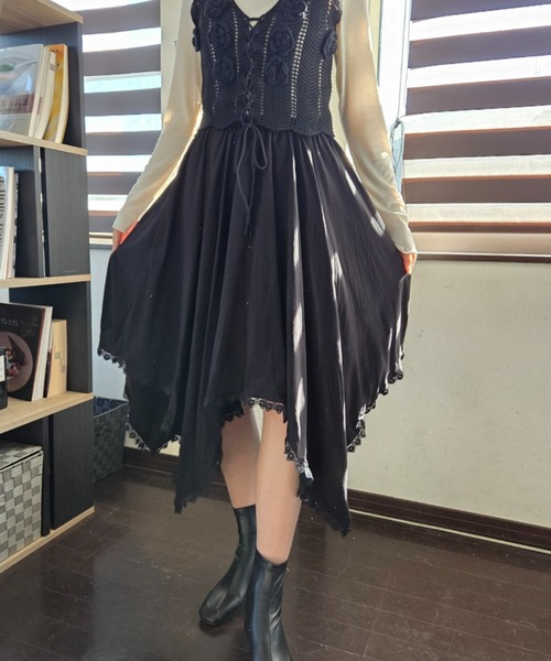 tolene(トレネ)の「揺れる裾に視線釘付け!アシンメトリーヘムレース イレヘムロングスカート(スカート・レディース・ホワイト/ブラック・FREE)」の22枚目の写真