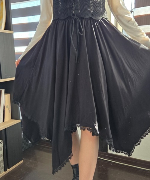 tolene(トレネ)の「揺れる裾に視線釘付け!アシンメトリーヘムレース イレヘムロングスカート(スカート・レディース・ホワイト/ブラック・FREE)」の13枚目の写真