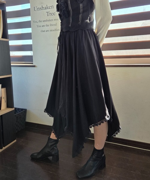 tolene(トレネ)の「揺れる裾に視線釘付け!アシンメトリーヘムレース イレヘムロングスカート(スカート・レディース・ホワイト/ブラック・FREE)」の18枚目の写真