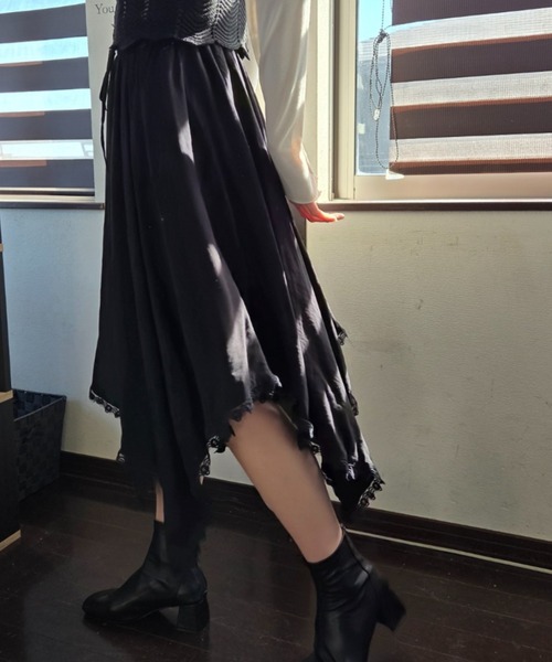 tolene(トレネ)の「揺れる裾に視線釘付け!アシンメトリーヘムレース イレヘムロングスカート(スカート・レディース・ホワイト/ブラック・FREE)」の19枚目の写真