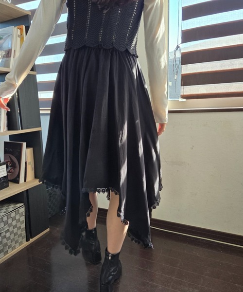 tolene(トレネ)の「揺れる裾に視線釘付け!アシンメトリーヘムレース イレヘムロングスカート(スカート・レディース・ホワイト/ブラック・FREE)」の20枚目の写真