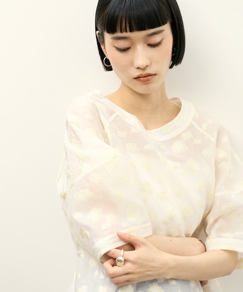 ADAM ET ROPE'(アダムエロペ)の「コクーンスリーブペプラムトップス(シャツ/ブラウス・レディース・ホワイト系その他/ブラック系その他3/ブラック・FREE)」の13枚目の写真