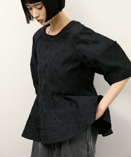 ADAM ET ROPE'(アダムエロペ)の「コクーンスリーブペプラムトップス(シャツ/ブラウス・レディース・ホワイト系その他/ブラック系その他3/ブラック・FREE)」の16枚目の写真