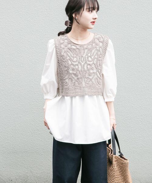 ITEMS URBANRESEARCH(アイテムズ アーバンリサーチ)の「レースベストドッキングチュニック(シャツ/ブラウス・レディース・ベージュ/ブラウン・FREE)」の1枚目の写真