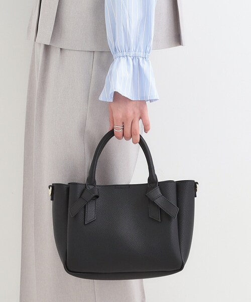 SHOO・LA・RUE(シューラルー)の「ハンドルリボンデザイントートバッグ(トートバッグ・レディース・ベージュ系4/ブラック/アイボリー系4・00)」の4枚目の写真