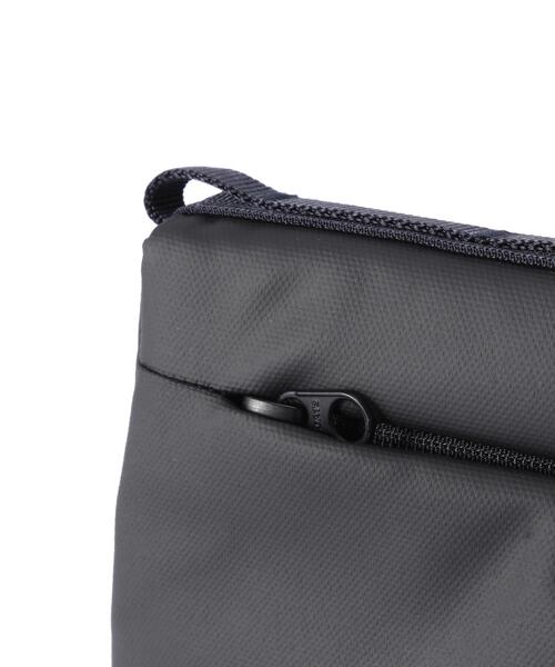 Topologie(トポロジー)の「Topologie/トポロジー Flat Sacoche Small フラット サコッシュ スモール【バッグ単体】(ショルダーバッグ・メンズ・グレー/ブラック・F)」の5枚目の写真