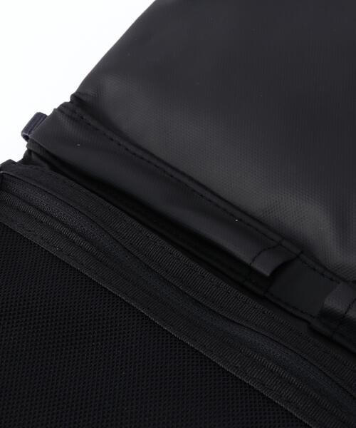 Topologie(トポロジー)の「Topologie/トポロジー Flat Sacoche Small フラット サコッシュ スモール【バッグ単体】(ショルダーバッグ・メンズ・グレー/ブラック・F)」の11枚目の写真