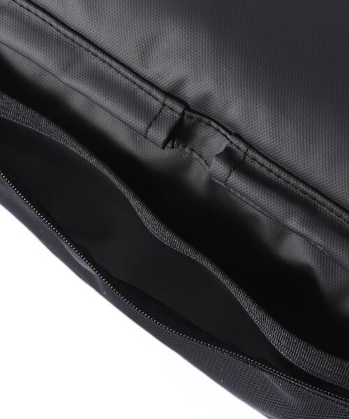 Topologie(トポロジー)の「Topologie/トポロジー Flat Sacoche Small フラット サコッシュ スモール【バッグ単体】(ショルダーバッグ・メンズ・グレー/ブラック・F)」の13枚目の写真