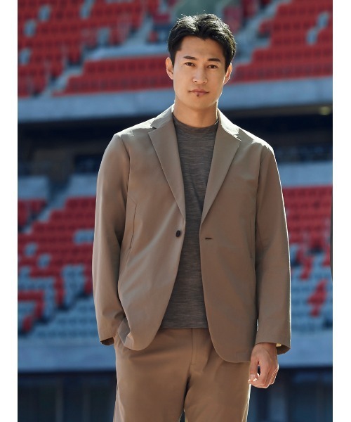 MIZUNO(ミズノ )の「【Mizuno | AOURE】DYNAMOTION FIT SETUP JACKET(テーラードジャケット・メンズ・ブラック/グレイッシュベージュ・SMALL/MEDIUM/LARGE/X-LARGE)」の1枚目の写真