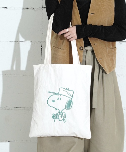PEANUTS(ピーナッツ)の「"09"≪PEANUTS≫リバーシブル 1ポケット ナイロン 刺繍 トートバッグ(トートバッグ・レディース・セージグリーン/アイボリー/グレー/サックスブルー/ダークベージュ・ONE SIZE)」の1枚目の写真