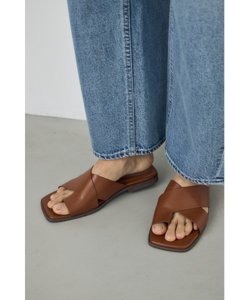 AZUL by moussy(アズールバイマウジー)の「ワイドベルトフラットサンダル 靴(サンダル・レディース・キャメル/ブラック・LARGE/MEDIUM/SMALL)」の14枚目の写真