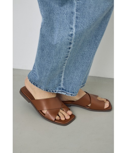 AZUL by moussy(アズールバイマウジー)の「ワイドベルトフラットサンダル 靴(サンダル・レディース・キャメル/ブラック・LARGE/MEDIUM/SMALL)」の15枚目の写真