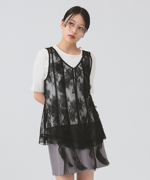 Ray BEAMS(レイビームス)の「レース ラッフル ロング ジレ(シャツ/ブラウス・レディース・ブラック/ピンク・ONE SIZE)」の1枚目の写真