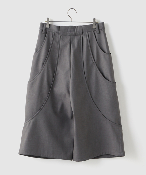 GOAT ESSENCE(ゴートエッセンス)の「GOAT ESSENCE / ゴートエッセンス TUCK CURVE WIDE SHORTS(その他パンツ・メンズ・グレー/ブラック・2/1)」の14枚目の写真