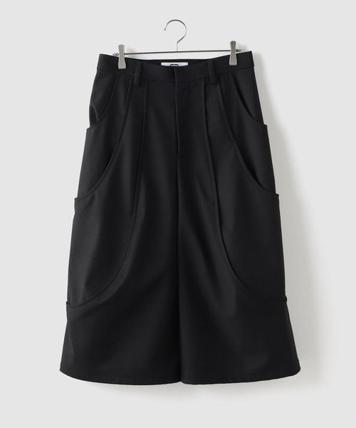 GOAT ESSENCE(ゴートエッセンス)の「GOAT ESSENCE / ゴートエッセンス TUCK CURVE WIDE SHORTS(その他パンツ・メンズ・グレー/ブラック・2/1)」の18枚目の写真