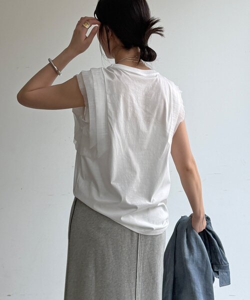DouDou(ドゥドゥ)の「【WEB限定】ショルダーフリルトップス(Tシャツ/カットソー・レディース・ブラック/ブルー/オフホワイト・FREE)」の12枚目の写真