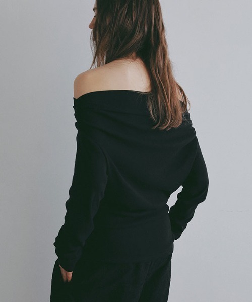 ETRE TOKYO(エトレトウキョウ)の「ワンショルダードレーププルオーバー(Tシャツ/カットソー・レディース・ホワイト/ブラック・FREE)」の7枚目の写真