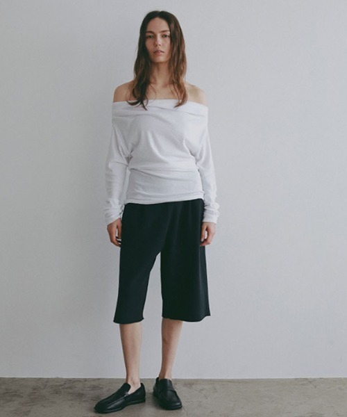 ETRE TOKYO(エトレトウキョウ)の「ワンショルダードレーププルオーバー(Tシャツ/カットソー・レディース・ホワイト/ブラック・FREE)」の9枚目の写真