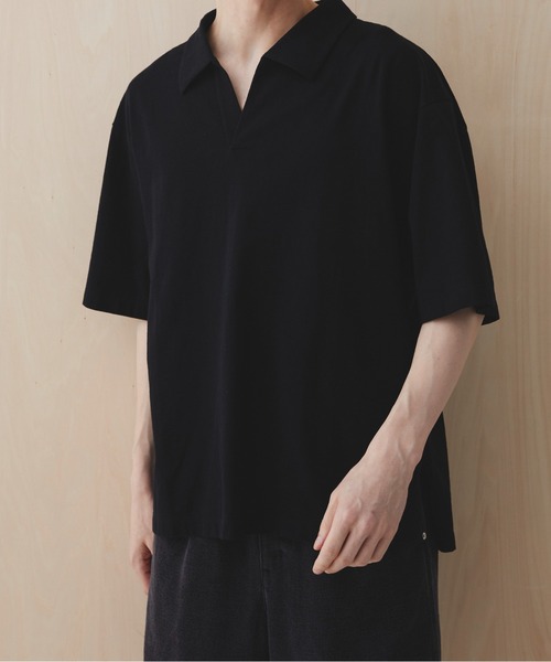 PUBLIC TOKYO(パブリックトウキョウ)の「【残りわずか】スキッパーポロTEE /夏服/半袖/ウォッシャブル/綿100%(Tシャツ/カットソー・メンズ・ホワイト/グレー/ブラック/その他・1/2)」の2枚目の写真